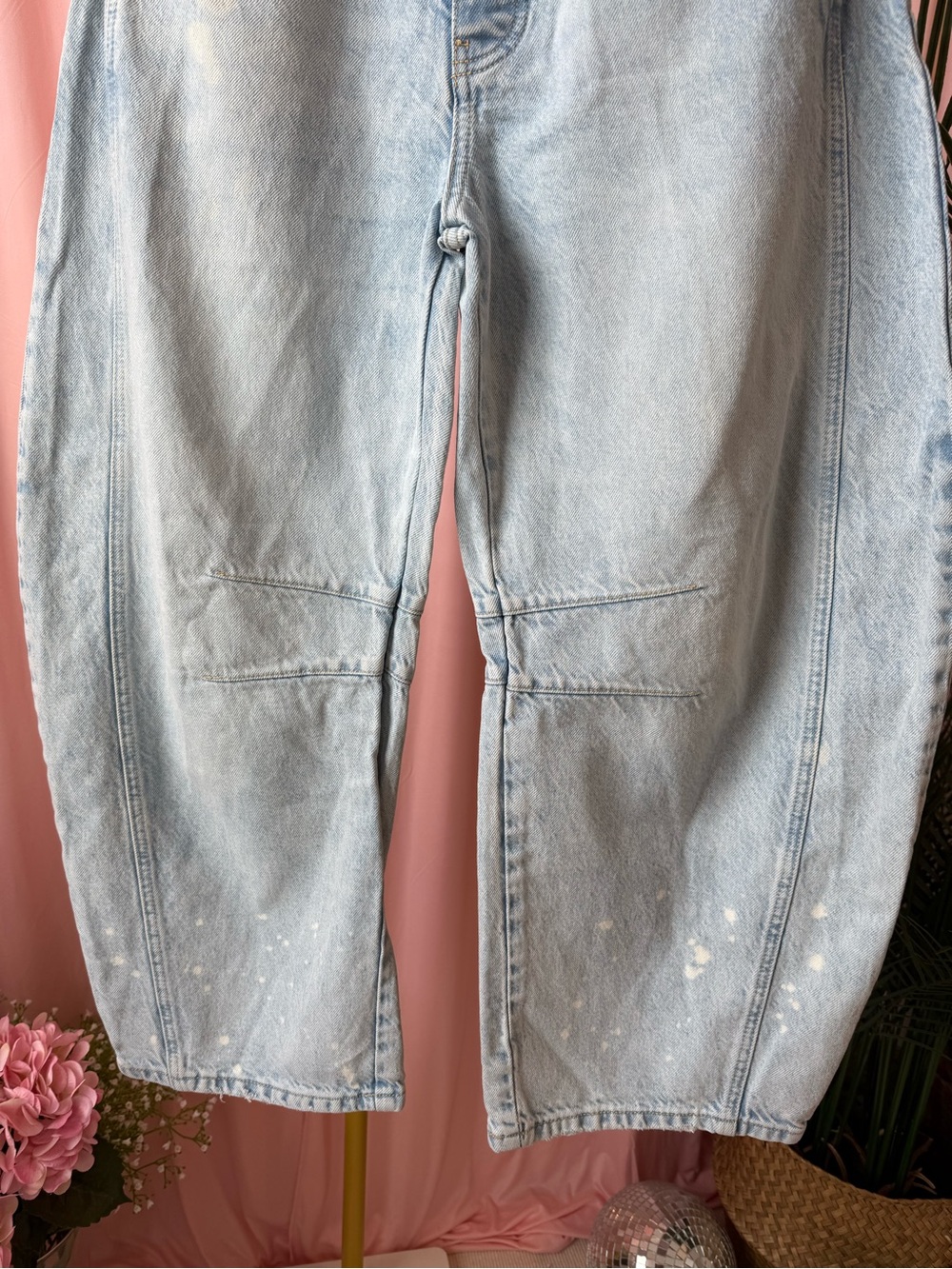 Light Wash Wide-Leg Women’s Jeans - Picture 3 of 7